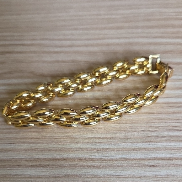 Vintage Trifari Gold-Tone Panther Chain Bracelet - Picture 3 of 6
